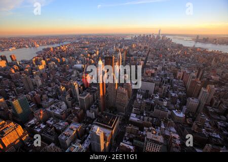Manhattan visto dall' Empire State Building di New York City, Stati Uniti d'America Foto Stock