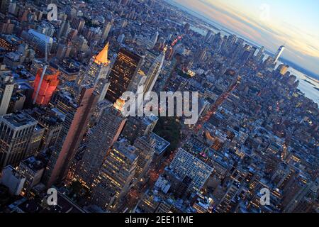 Manhattan visto dall' Empire State Building di New York City, Stati Uniti d'America Foto Stock