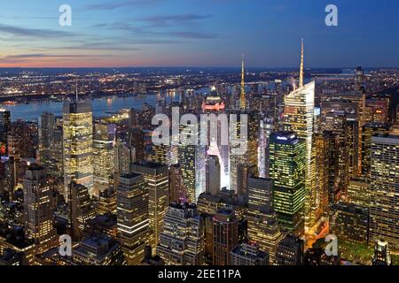 Manhattan visto dall' Empire State Building di New York City, Stati Uniti d'America Foto Stock