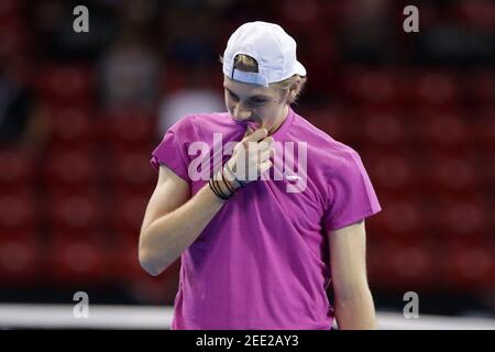 Sofia, Bulgaria - 10 novembre 2020: Denis Shapovalov del Canada reagisce durante la sua partita ATP 250 Sofia Open contro Radu Albot della Moldova. Foto Stock