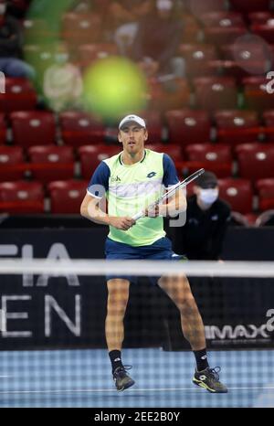 Sofia, Bulgaria - 12 novembre 2020: John Millman dell'Australia in azione durante il suo quarto di finale contro il Canada's Vasek Pospisil durante il Sofi Foto Stock