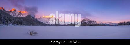 Vista panoramica del lago superiore Kananaskis, Alberta, Canada Foto Stock