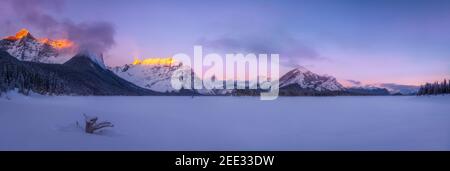 Vista panoramica del lago superiore Kananaskis, Alberta, Canada Foto Stock