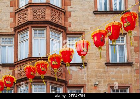 11/09/2019. Londra, Regno Unito. Lanterne rosse che decorano strade e passaggi nel quartiere di Chinatown a Soho. Foto Stock