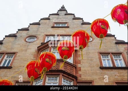 11/09/2019. Londra, Regno Unito. Lanterne rosse che decorano strade e passaggi nel quartiere di Chinatown a Soho. Foto Stock