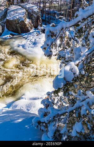 Marble Rapids Eels Creek Apsley Ontario Canada in inverno Foto Stock