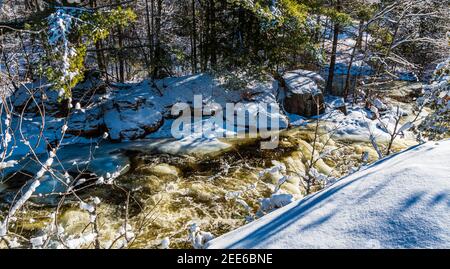 Marble Rapids Eels Creek Apsley Ontario Canada in inverno Foto Stock