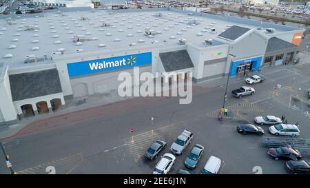 Foto aerea ad angolo basso dell'ingresso del walmart Foto Stock