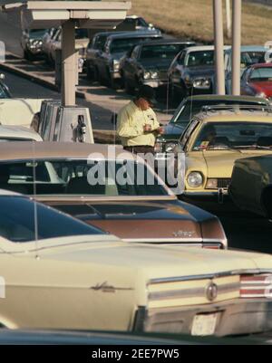 La crisi del gas nel 1976. Le stazioni di riempimento trovato Fairfax, virginia fotografia di Dennis Brack Foto Stock