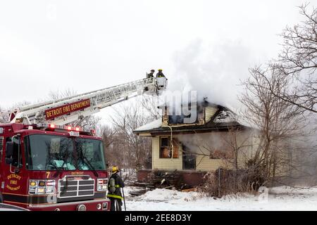 Tower Ladder 7, Detroit Fire Department, Vacant dwelling Fire, Detroit, MI, USA, di James D Coppinger/Dembinsky Photo Assoc Foto Stock