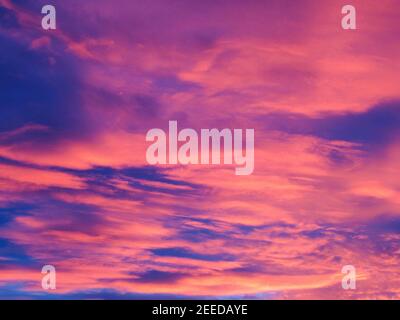 Cielo di tramonto con nuvole rosa, Kent Foto Stock