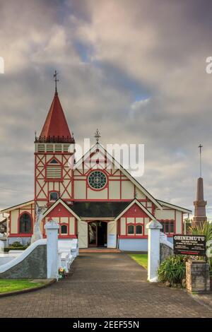 Chiesa Anglicana di Santa fede storica (1918) sulle rive del lago Rotorua, Nuova Zelanda Foto Stock