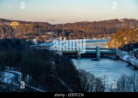 Inverno nella zona della Ruhr, Baldeneysee, innevato, lago parzialmente congelato, wir, Essen, NRW, Germania, Foto Stock