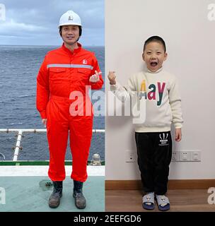 (210216) -- PECHINO, 16 febbraio 2021 (Xinhua) -- la foto combinata mostra Shi Jihui facendo un gesto del cuore della mano sulla piattaforma petrolifera offshore Kantan n. 3 nelle acque settentrionali del Mar Cinese Meridionale, 10 febbraio 2021 (L), E suo figlio che fa lo stesso gesto nella loro casa a Shanghai, Cina orientale, 11 febbraio 2021.attualmente, la piattaforma sta perforando le risorse di petrolio e gas offshore nel Mar Cinese Meridionale settentrionale. Durante il Festival di primavera di quest'anno, Shi Jihui, il manager della piattaforma, si è bloccato al suo posto sulla piattaforma e non è stato in grado di riunirsi con la moglie e il bambino a Shanghai. Questo è anche l'ottavo Foto Stock