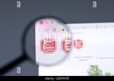 New York, Stati Uniti d'America - 15 Febbraio 2021: Sito web Kansas City Southern nel browser con logo aziendale, Editoriale illustrativo Foto Stock