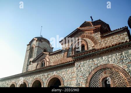 Dettagli dell'architettura bizantina dell'antica chiesa di Sveti Jovan Kaneo sul lago di ohrid, nella Macedonia del Nord. E' un importante punto di riferimento della Foto Stock