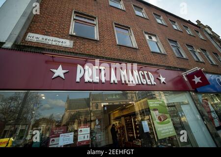 Londra- Pret un negozio di Manger a Ealing Broadway, una catena di caffè britannici Foto Stock