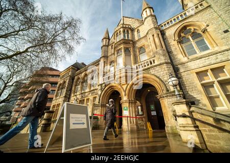 Londra - Febbraio 2021: Covid 19 NHS Vaccination Center a Ealing, Londra Ovest Foto Stock