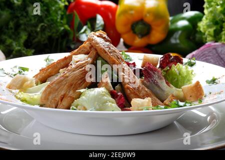 Insalata con filetto di pollo Foto Stock