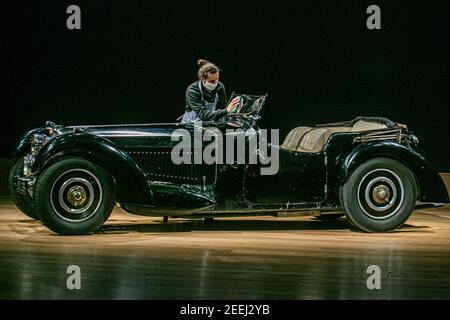 BONHAMS LONDRA, REGNO UNITO 16 FEBBRAIO 2021. Bonhams Legend of the Road sale con un Bugatti Type 1937 57S, una delle auto a motore più pregevoli e desiderabili del mondo, con una stima di £5,000,000 - 7,000,000, che è stato nascosto negli ultimi 50 anni, è offerto per la prima volta all'asta. Credit amer Ghazzal/Alamy Live News Foto Stock