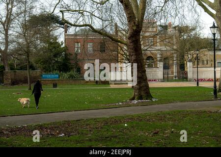 LONDRA: Pizthanger Manor, una casa storica a Ealing, Londra ovest - recentemente riaperto come attrazione locale con galleria e terreni Foto Stock