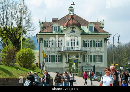 Hohenschwangau, Germania - Aprile 2011: L'hotel Schlosshotel Lisl e Jagerhaus, vicino al Castello di Neuschwanstein in Baviera Foto Stock