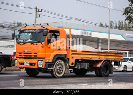 Chiangmai, Thailandia - Gennaio 29 2021: Camion dell'autorità provinciale dell'eletricità della Thailandia. Foto sulla strada n. 1001 a circa 8 km dal centro di Chiangmai, Foto Stock