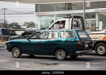 Chiangmai, Thailandia - Gennaio 29 2021: Auto privata vecchia, DATSUN 120Y. Sulla strada n. 1001, a 8 km dalla città di Chiangmai. Foto Stock