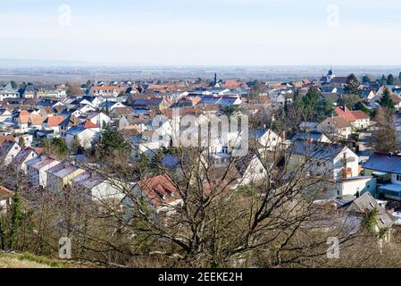 Paesaggio urbano di Wachenheim, febbraio 2021 Foto Stock