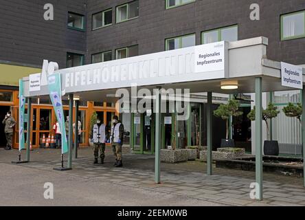 Nettersheim, Germania. 16 Feb 2021. Il Centro Municipale di vaccinazione di Euskirchen a Nettersheim. Credit: Liver Berg/dpa/Alamy Live News Foto Stock