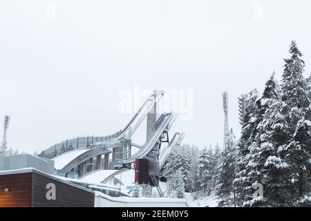 Lahti, Finlandia, 14 febbraio 2021 Sci, trampolino di lancio dello stadio sportivo. Vista invernale. Foto di alta qualità Foto Stock