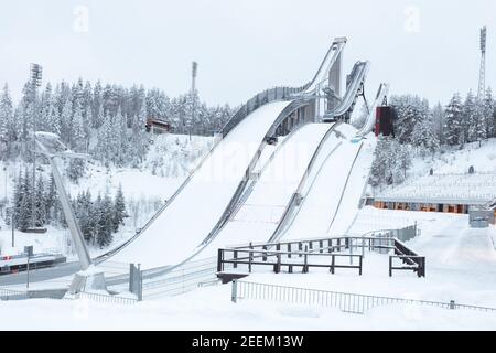 Lahti, Finlandia, 14 febbraio 2021 Sci, trampolino di lancio dello stadio sportivo. Vista invernale. Foto di alta qualità Foto Stock