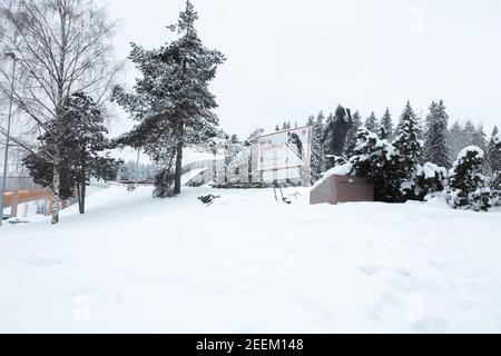 Lahti, Finlandia, 14 febbraio 2021 Sci, trampolino di lancio dello stadio sportivo. Vista invernale. Foto di alta qualità Foto Stock