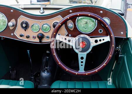 1949 MG 'TC' in mostra al 'Cars on Fifth' - Napoli, Florida, USA Foto Stock