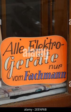Wien, Elektrogeräte, altes Werbeschild Foto Stock