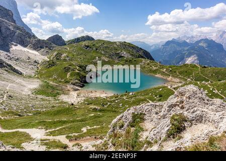 Le Dolomiti. Dalle escursioni a piedi e in bicicletta alle arrampicate in montagna, al parapendio e al deltaplano è impossibile annoiarsi. Foto Stock