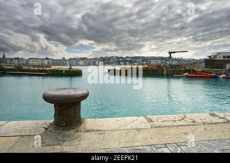 San Sebastian, Spagna - 02 2020. Vista della città di San Sebastian dal porto Foto Stock