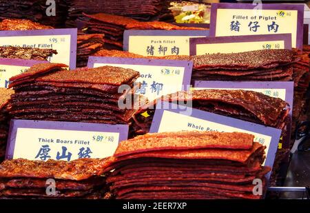 Diversi tipi di manzo dolce cinese e maiale jerky o. Bak Kwa nel negozio nel quartiere storico di Macao Foto Stock