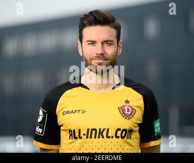 Dresda, Germania. 16 Feb 2021. Calcio: 3. campionato, allenamento, SG Dynamo Dresden, AOK Plus Walter-Fritzsch-Akademie. La nuova firma di NYLAS Kreuzer è sul campo di allenamento. Credit: Robert Michael/dpa-Zentralbild/dpa/Alamy Live News Foto Stock