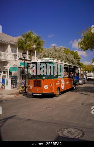 Tour in tram della città vecchia. Nessuna vacanza a Key West è completa senza prenotare il famoso tour in tram della città vecchia. Visite turistiche all'aperto. Key West, Florida Foto Stock