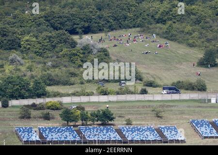 Spettatori, tifosi fuori pista, pista, e tribune vuote, gradini, durante la Formula 1 Aramco Magyar Nagydij 2020, Gran Premio d'Ungheria dal 17 al 19 luglio 2020 sull'Hungaroring, a Budapest, Ungheria - Foto Antonin Vincent / DPPI Foto Stock