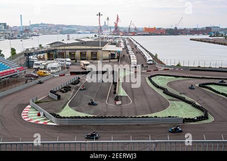 auto su pista di cart Foto Stock