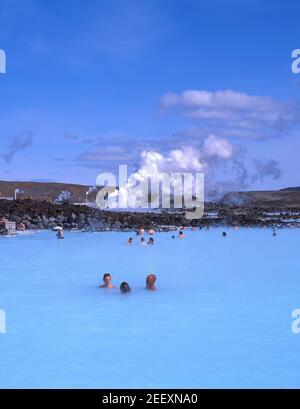 Blue Lagoon geotermici naturali Spa (Bláa lónið), Grindavik, nella penisola meridionale di regione, Repubblica di Islanda Foto Stock