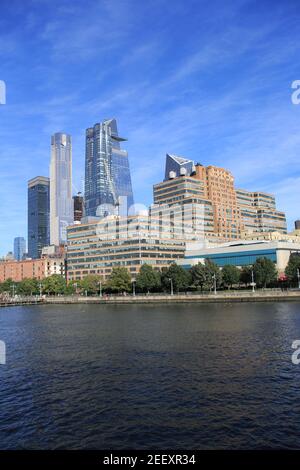 Hudson Yards Skyline, edificio Starrett-Lehigh, fiume Hudson, Hudson River Park, Chelsea, Manhattan, New York City, Stati Uniti Foto Stock