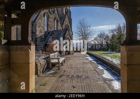 Un cancello coperto di lych all'entrata della chiesa di San Giovanni Bailldon, Yorkshire, Inghilterra. Foto Stock