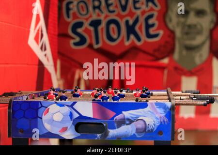 Stoke on Trent, Regno Unito. 16 Feb 2021. Partita di calcio da tavolo all'ingresso della tribuna di Stoke City a Stoke-on-Trent, Regno Unito il 16/02/2021. (Foto di Conor Molloy/News Images/Sipa USA) Credit: Sipa USA/Alamy Live News Foto Stock