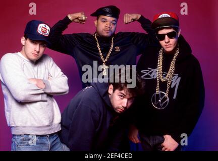 CLARKSTON, MI - LUGLIO 29: (L-R) Adam Horovitz (ad-Rock), Adam Yauch (MCA) (1964-2012), DJ Hurricane e Mike Diamond (Mike D) dei Beastie Boys posano per un ritratto in studio durante il Together Forever Tour il 29 luglio 1987 al Pine Knob Music Theatre di Clarkston, Michigan. Credit: Ross Marino Archive / MediaPunch Foto Stock