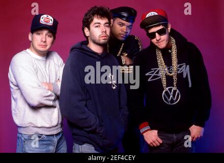 CLARKSTON, MI - LUGLIO 29: (L-R) Adam Horovitz (ad-Rock), Adam Yauch (MCA) (1964-2012), DJ Hurricane e Mike Diamond (Mike D) dei Beastie Boys posano per un ritratto in studio durante il Together Forever Tour il 29 luglio 1987 al Pine Knob Music Theatre di Clarkston, Michigan. Credit: Ross Marino Archive / MediaPunch Foto Stock