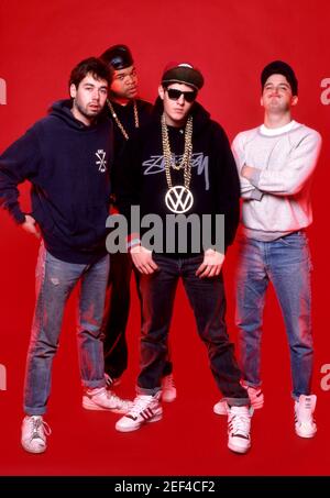 CLARKSTON, MI - LUGLIO 29: (L-R) Adam Yauch (MCA) (1964-2012), DJ Hurricane, Mike Diamond (Mike D) e Adam Horovitz (ad-Rock) dei Beastie Boys posa per un ritratto in studio durante il Together Forever Tour il 29 luglio 1987 al Pine Knob Music Theatre di Clarkston, Michigan. Credit: Ross Marino Archive / MediaPunch Foto Stock