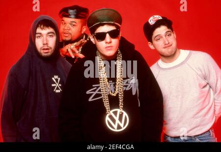 CLARKSTON, MI - LUGLIO 29: (L-R) Adam Yauch (MCA) (1964-2012), DJ Hurricane, Mike Diamond (Mike D) e Adam Horovitz (ad-Rock) dei Beastie Boys posa per un ritratto in studio durante il Together Forever Tour il 29 luglio 1987 al Pine Knob Music Theatre di Clarkston, Michigan. Credit: Ross Marino Archive / MediaPunch Foto Stock